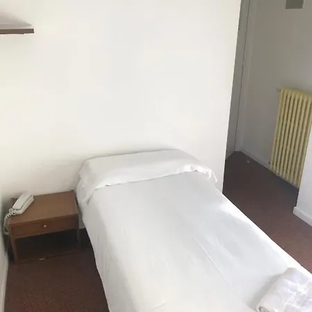Hermus Centre Vila فندق 2*