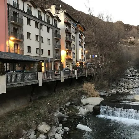 Hermus Centre Vila 2*
