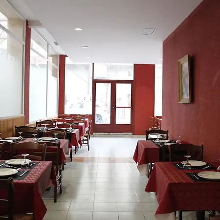 Hermus Centre Vila فندق 2*