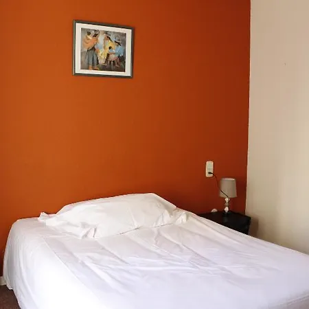 Hermus Centre Vila 2* انكامب