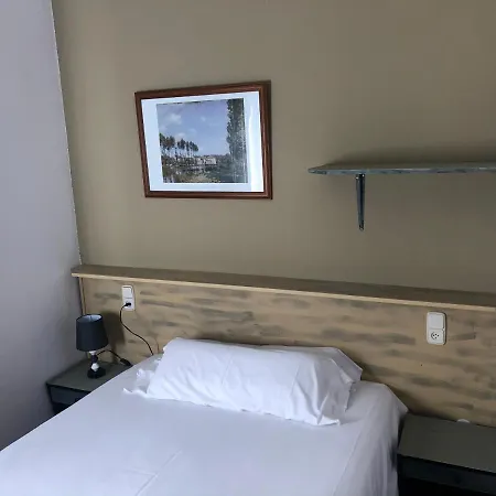 Hermus Centre Vila فندق