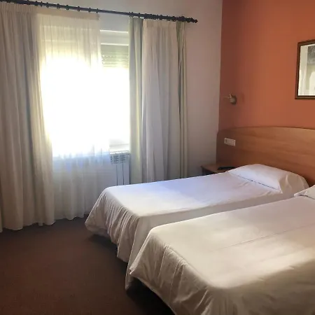 Hermus Centre Vila فندق